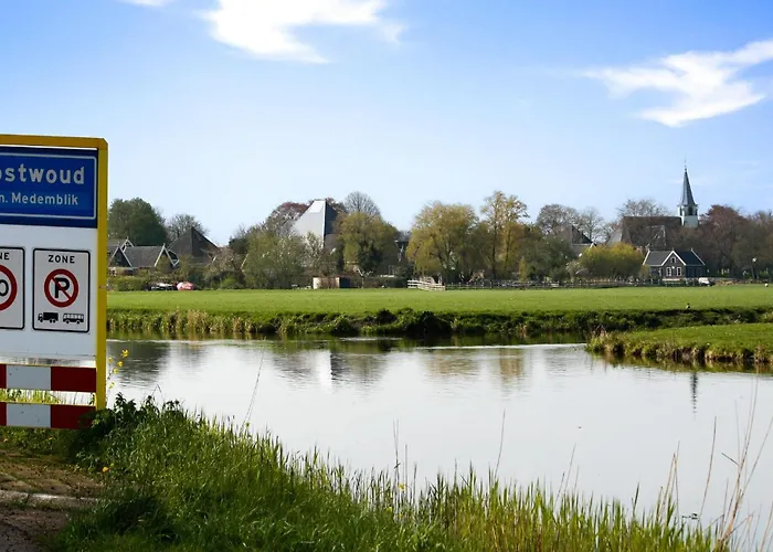 בית נופש Lovely In With Wifi Oostwoud